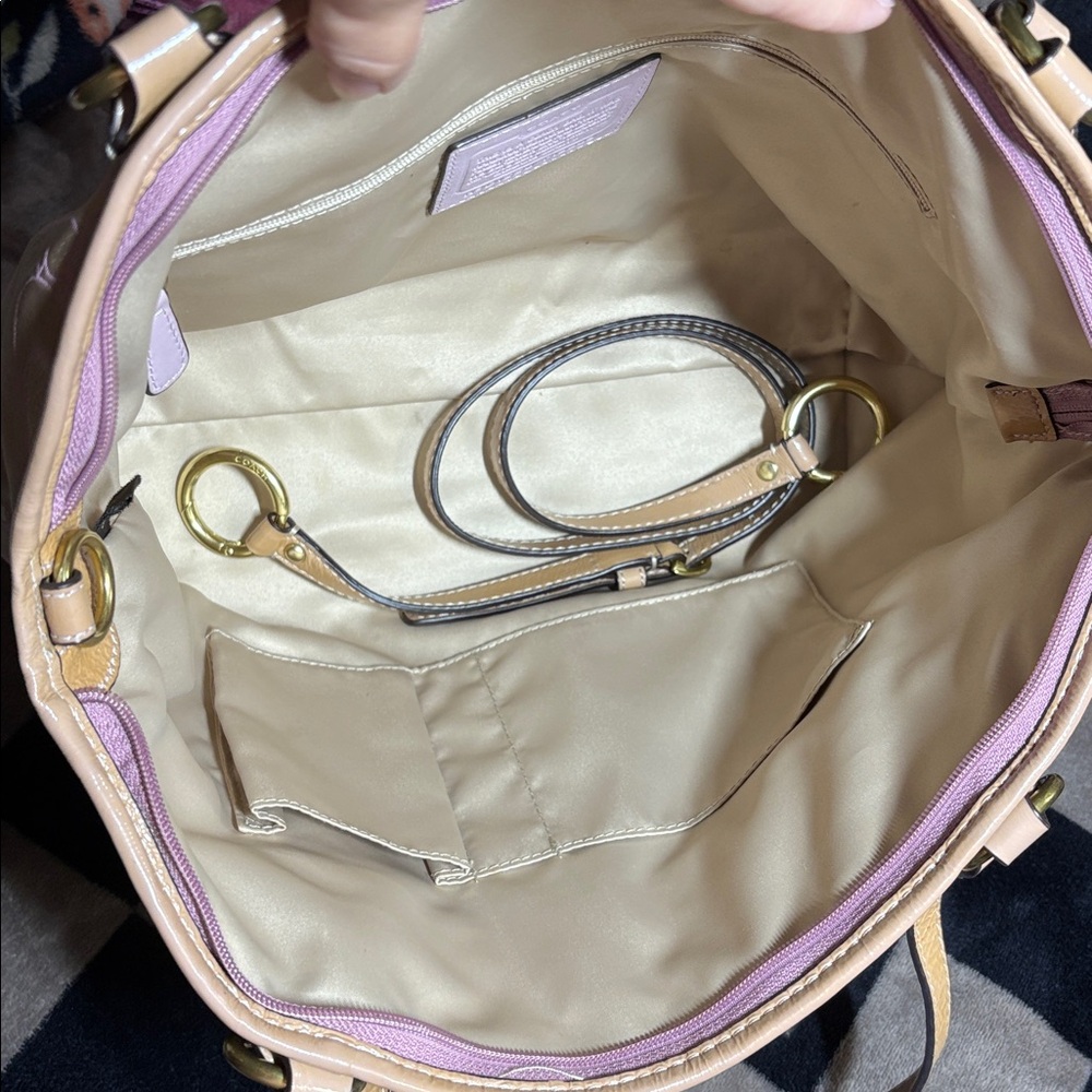 Coach Signature and Butterfly 🦋 Asia exclusive - Picture 10 of 10